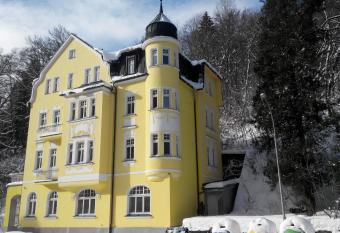 Hotel Vera allows 18 year olds to book a room