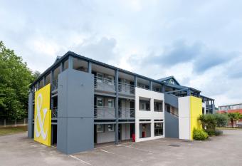 B&B HOTEL Nantes Parc Expos La Beaujoire allows 18 year olds to book a room