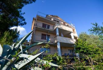 Apartment Visnja has Balcony rooms