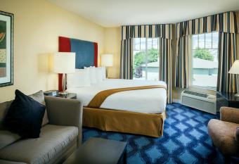 Plaza Inn & Suites at Ashland Creek allows 18 year olds to book a room