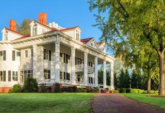 The Twelve Oaks Bed & Breakfast has Balcony rooms