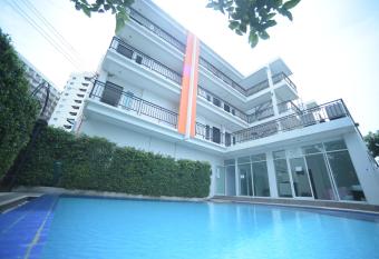 Villa Navin Beach Residence allows 18 year olds to book a room