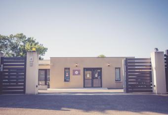 514 Appart Hotel has Balcony rooms