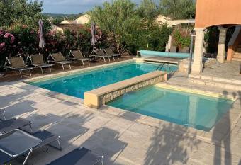 B&B La Vieille Source allows 18 year olds to book a room