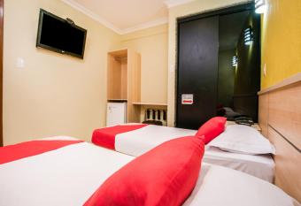 Hotel Villa Rica allows 18 year olds to book a room