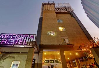 Medora Hotel allows 18 year olds to book a room