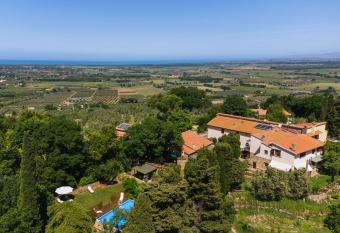 Agriturismo Podere Carducci allows 18 year olds to book a room