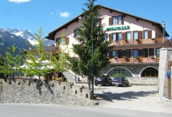 Hotel Ristorante Miravalle has Balcony rooms