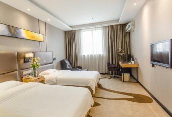 GreenTree Inn Guangdong Guangzhou Panyu Bus Station Business Hotel allows 18 year olds to book a room