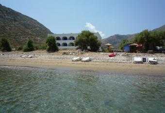 Kouros has Balcony rooms
