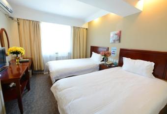 GreenTree Inn JiangSu Suzhou Kunshan Bacheng Town Hubin North Road Business Hotel allows 18 year olds to book a room