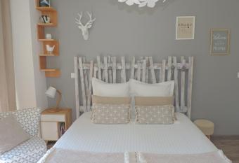 Studios Nuit  e en Provence allows 18 year olds to book a room