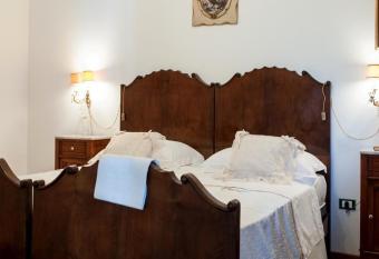 Villa Anna Savini Casa Vacanze allows 18 year olds to book a room