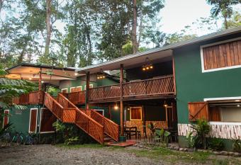 The Green Jungle & Tree House Caribe allows 18 year olds to book a room