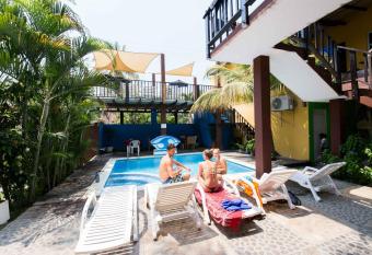 Papaya Lodge has Balcony rooms