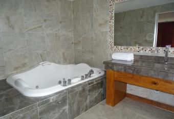 HOTEL XIADANI Restaurante, Temazcal & Spa allows 18 year olds to book a room