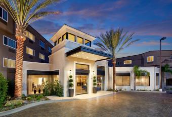 Hilton Garden Inn San Diego Mission Valley Stadium has Balcony rooms