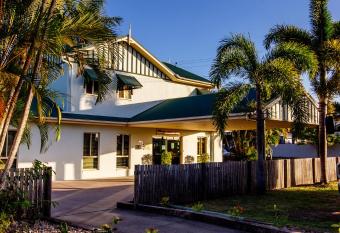 Shamrock Gardens Motel allows 18 year olds to book a room