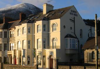 Snooze Apartments allows 18 year olds to book a room