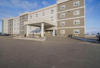 Quality Inn & Suites allows 18 year olds to book a room