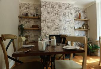 Avonlea Guest House allows 18 year olds to book a room