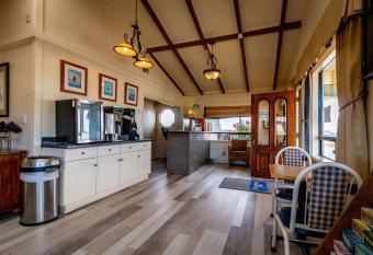 Rodeway Inn at Morro Bay allows 18 year olds to book a room