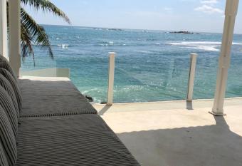 Galle Henna Beach House has Balcony rooms