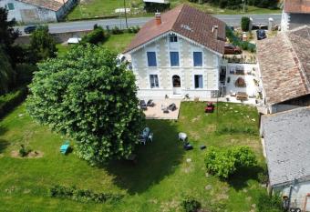 Montplaisir has Balcony rooms