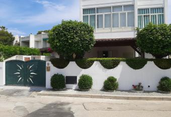 Casa Brezza Marina allows 18 year olds to book a room