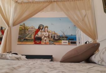 Hotel Antica Repubblica in centro storico a 100mt dal mare has Balcony rooms