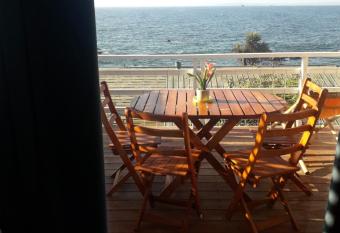 Departamento Frente al Mar allows 18 year olds to book a room