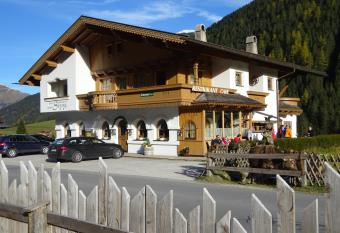 Zum Sepp has Balcony rooms