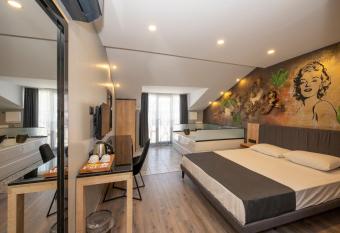 Grand Palace Hotel has Balcony rooms