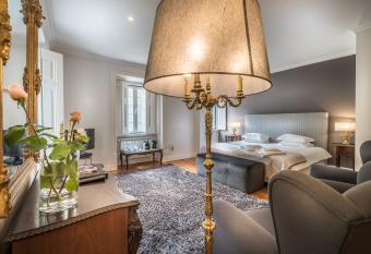 Quinta de Sao Tadeu allows 18 year olds to book a room