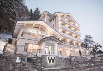 H  tel Le White - Le 42 Restaurant allows 18 year olds to book a room