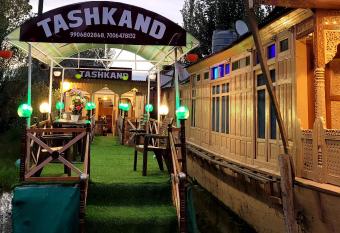 Tashkand Houseboat has Balcony rooms