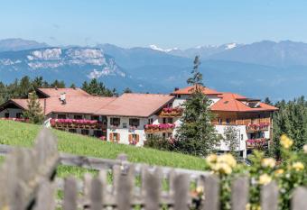 Hotel Peter has Balcony rooms