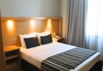 Hotel Atl  ntico Tower allows 18 year olds to book a room