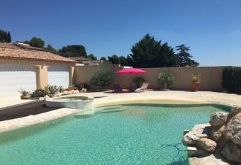 Ch  teau Gombert has Balcony rooms