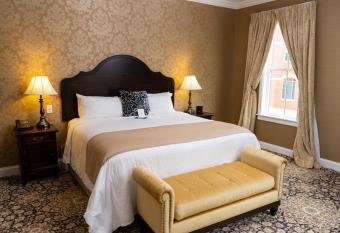 The Mount Vernon Grand Hotel has Balcony rooms