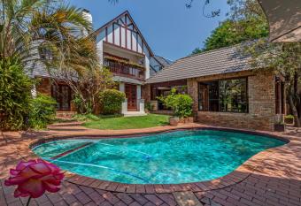 The Dorr Guest House has Balcony rooms