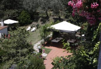 Casa Virgilio has Smoking/Balcony rooms