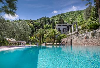 Appartamenti Livia allows 18 year olds to book a room