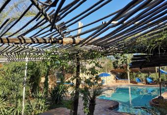 Amber Lagoon Backpackers Lodge has Balcony rooms