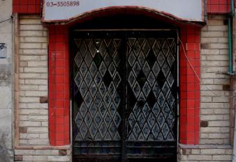 Egyptians Hostel allows 18 year olds to book a room