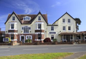 The Birdham At Bembridge allows 18 year olds to book a room
