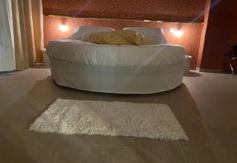 Villa Conti allows 18 year olds to book a room