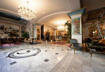 Sapphire City Hotel allows 18 year olds to book a room