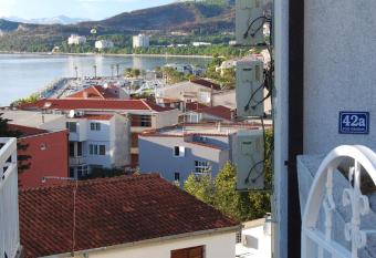 Apartments Zovko has Balcony rooms