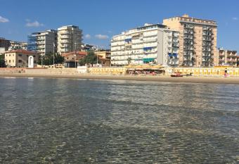 Maremma Holidays -Fiume30 has rooms with a private hot tub